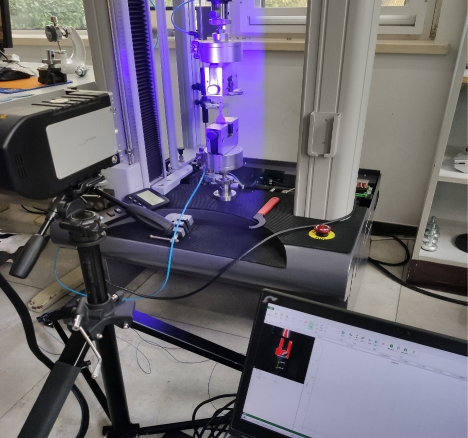 视频引伸计用于橡胶材料大变形测试.jpg 视频引伸计用于橡胶材料大变形测试.jpg